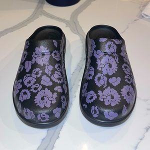 Oofos - Oocloog Limited Edition Clipper Clog - Midnight Tropics - M/5 W/7